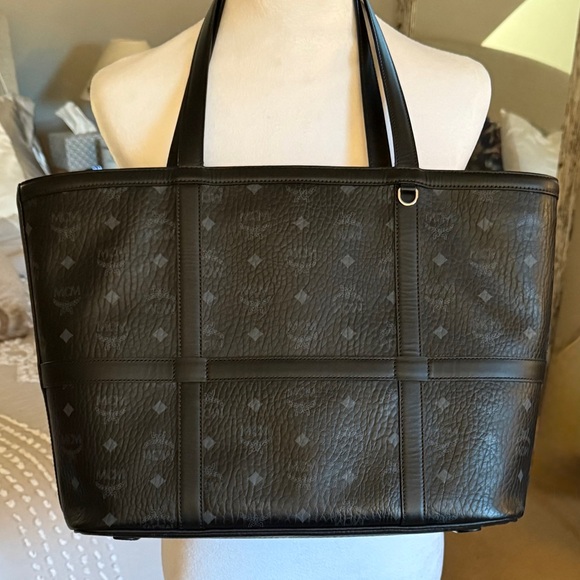 MCM Medium Delmy Visetos Shopper - Picture 2 of 14